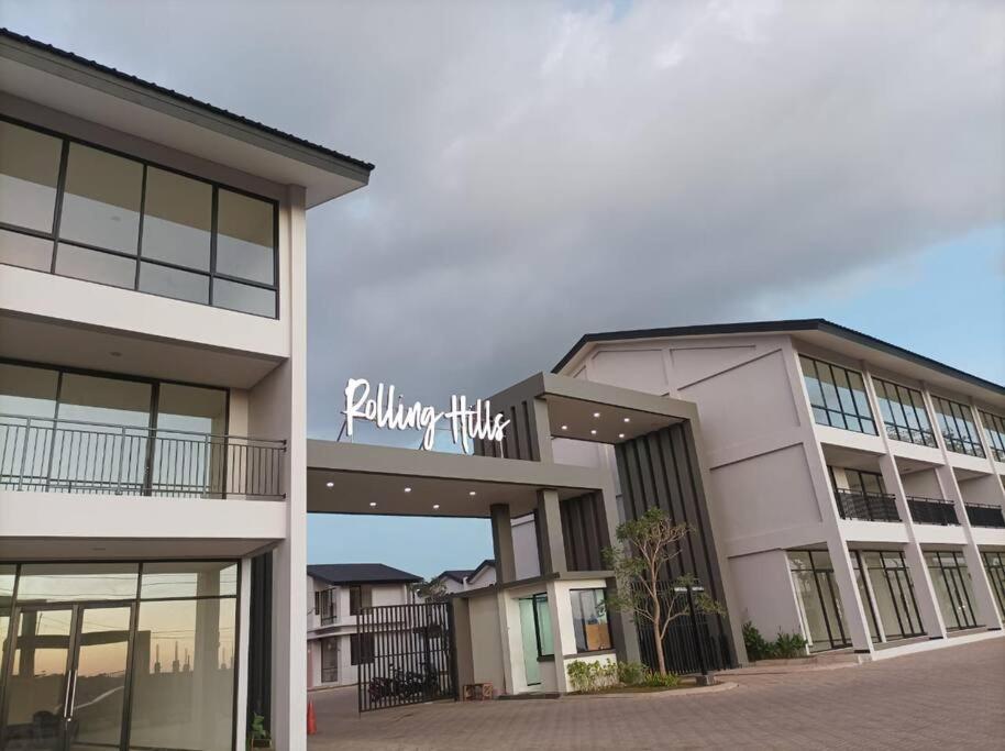 Villa Rolling Hills Depan Trans Mall *